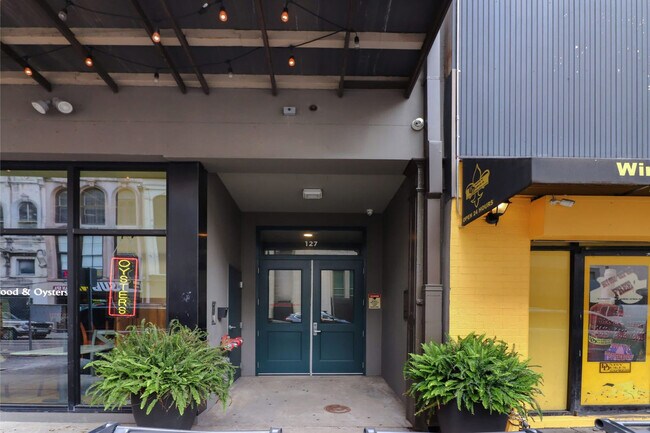 Building Photo - 127 Carondelet St