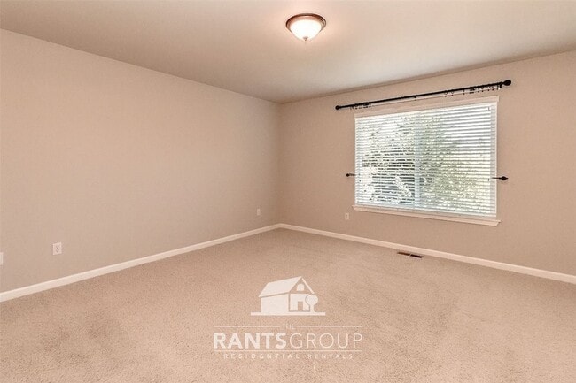 Building Photo - Gorgeous 2 Story Home! Located in Central Lacey!