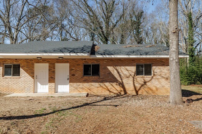 Building Photo - Fully Updated 2-Bedroom Home with Spacious Backyard & Prime East Athens Location!