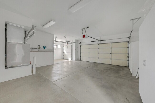 Building Photo - 78549 Links Dr