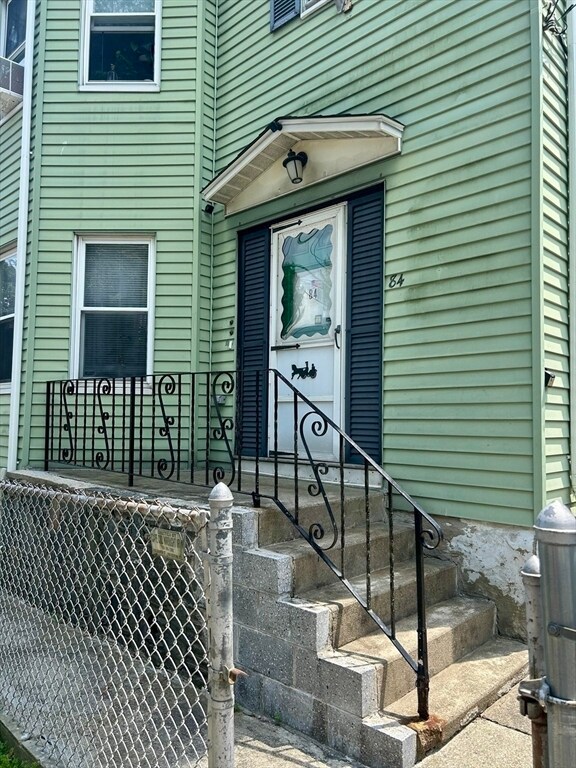 Building Photo - 84 Durfee St