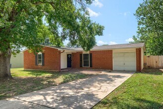 Building Photo - 816 Aviation Ave