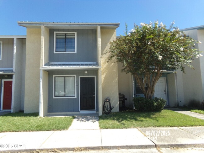Primary Photo - 420 Venetian Way