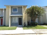 Building Photo - 420 Venetian Way