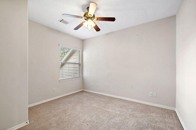 Building Photo - 816 Sterling Creek Cir