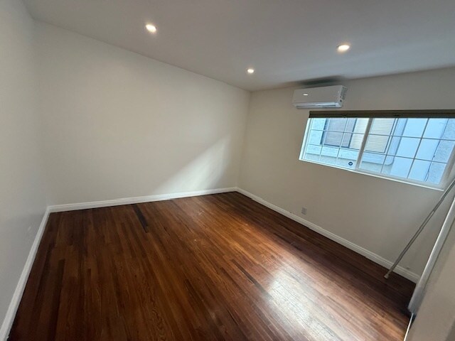 Building Photo - 1427 Centinela Ave