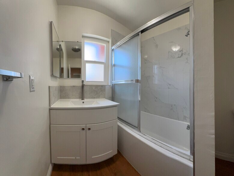 Bathroom - 743 Southview Rd
