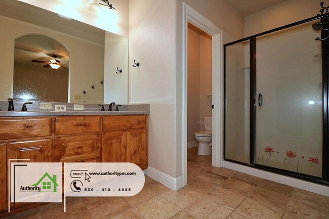 Building Photo - 4750 Pheasant Dr