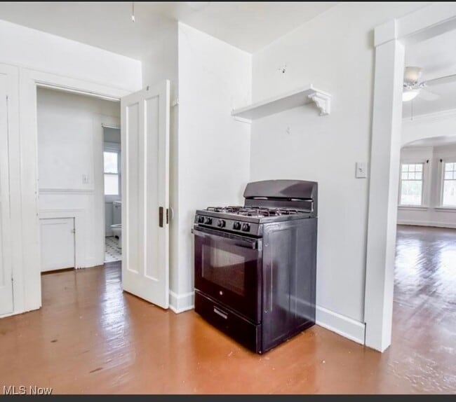 Building Photo - 1051 E 171st St