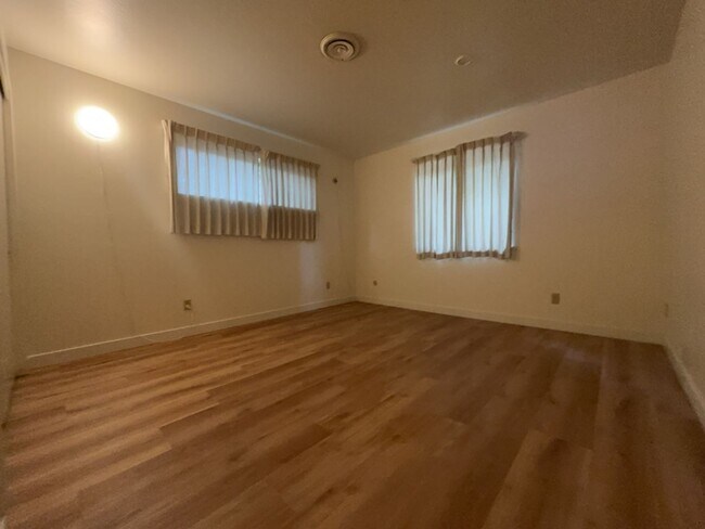 Building Photo - 605 Radcliffe Dr