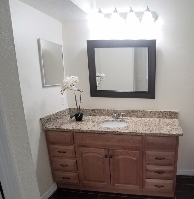 Building Photo - Stunning First Floor 2/2 Lake View  Condo ...