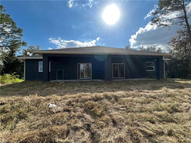Building Photo - 3Bd / 2Ba Duplex with GARAGE