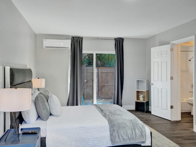 Building Photo - 3208 NE 9th St