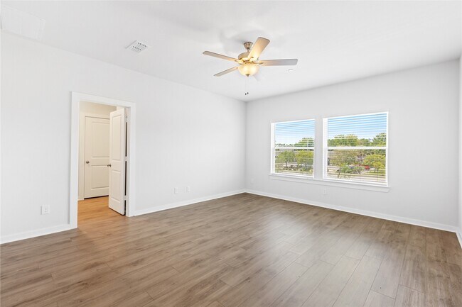 Building Photo - 3015 Dovedale St