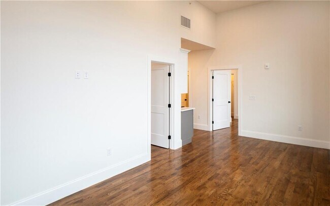 Building Photo - 15 Cranston Ave