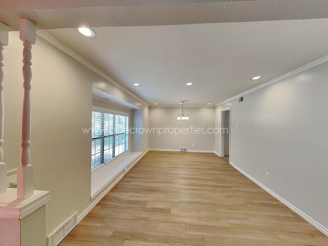 Building Photo - 5928 Fox Hill Ln