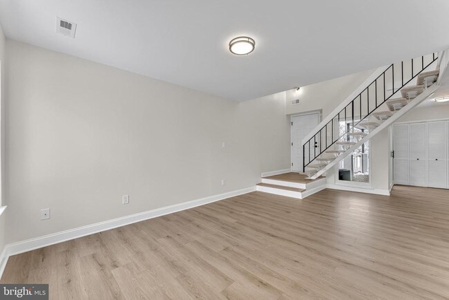 Building Photo - 1228 Chanticleer