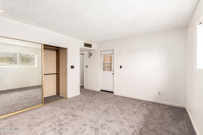 Building Photo - 1923 E Gemini Dr