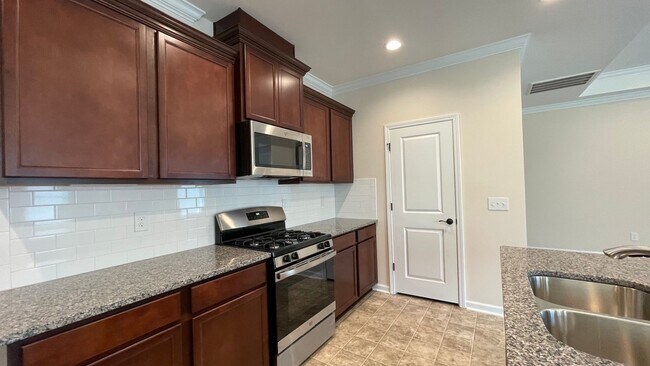 Building Photo - Beautiful home featuring 4 Bedrooms, 3 Full Baths, Flex Space/Office located in the highly sought...