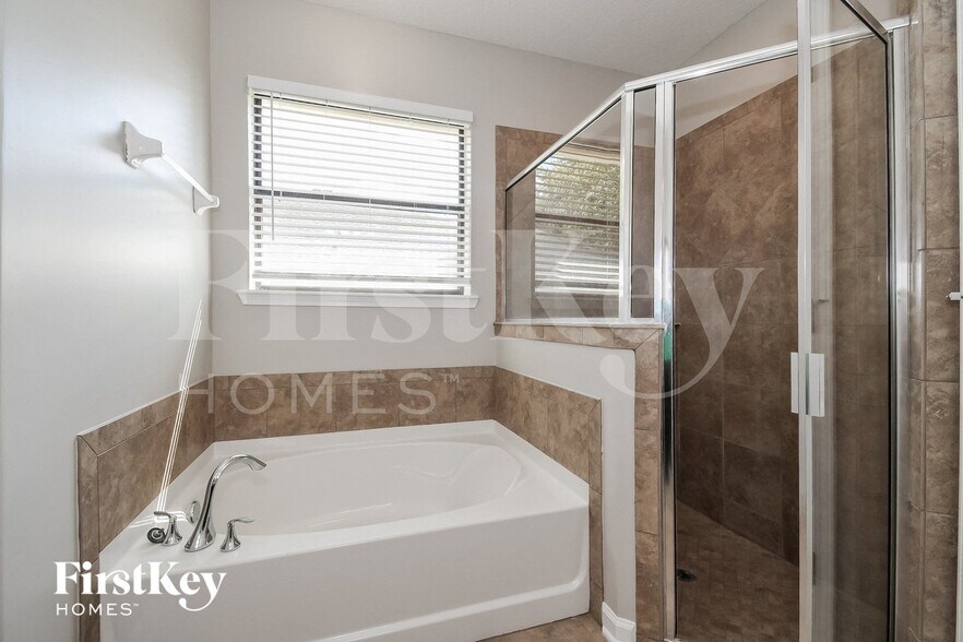 Building Photo - 13737 Devan Lee Dr N