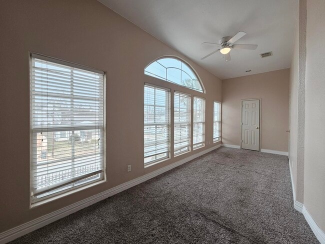 Building Photo - 5027 Creekmont Dr