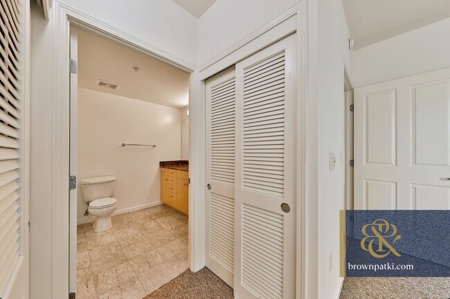 Building Photo - 140 S Van Ness Ave