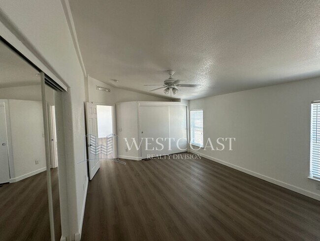 Building Photo - 41644 Valencia Way