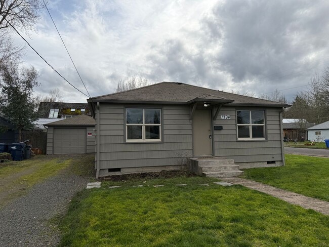 Building Photo - Charming 2 bed 1 bath house in a great neighborhood!