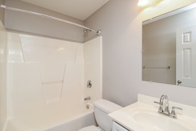 Building Photo - 1220 Maple Ridge Dr