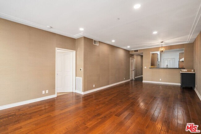 Building Photo - 117 S Clark Dr