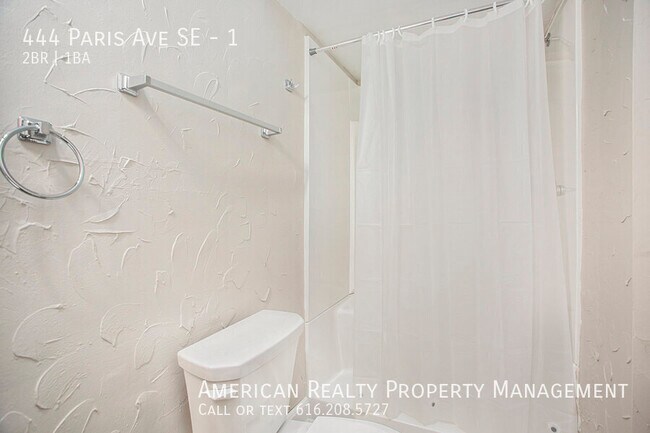 Building Photo - 444 Paris Ave SE