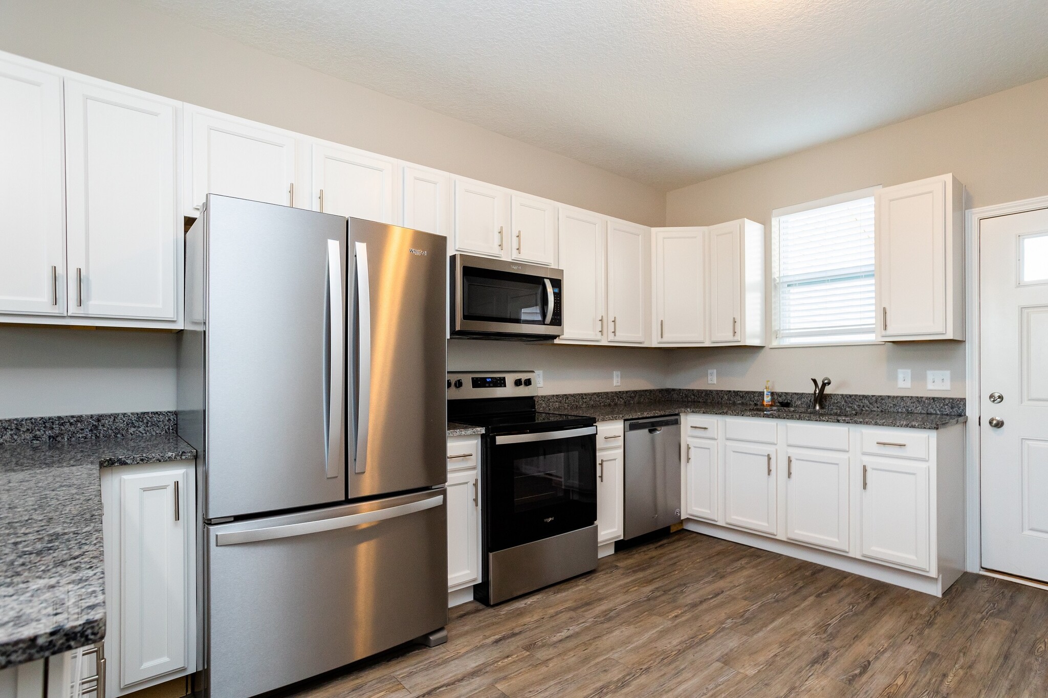 Building Photo - 3326 Glenbrook Cir S