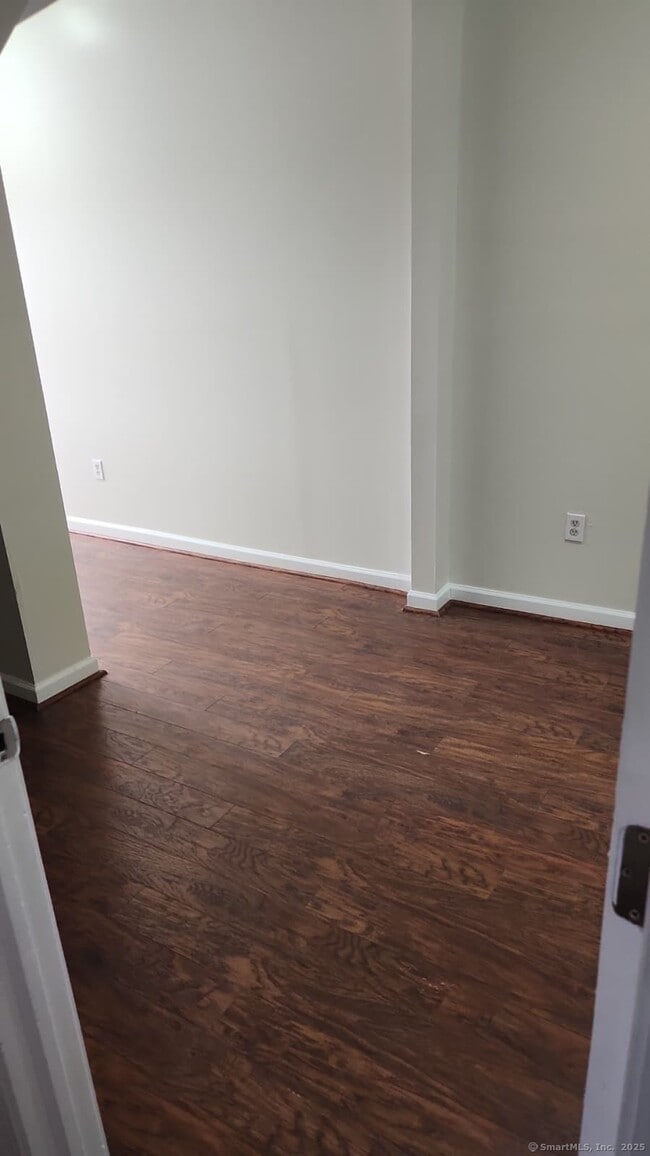 Building Photo - 283 Waterview Ave