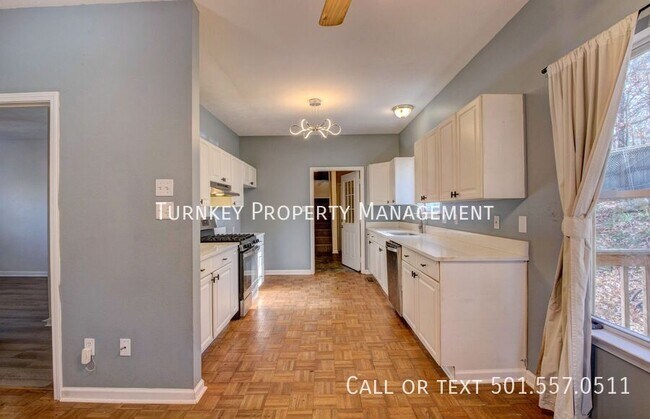 Building Photo - 3 Rocky Top Cove