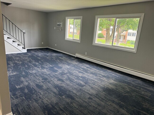 Primary Photo - 1315 N Dowling Ave