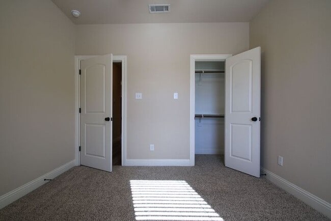 Building Photo - COMING SOON! 3BD/2BA Home in Benbrook | Vaulted Ceilings | Gourmet Kitchen | 2-Car Garage | Lands...