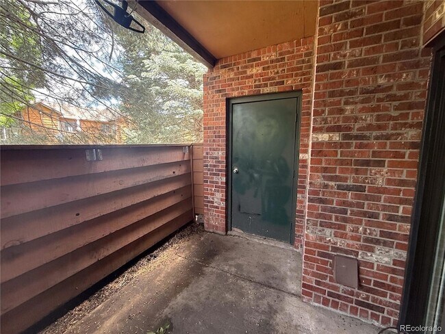Building Photo - 2261 S Buckley Rd