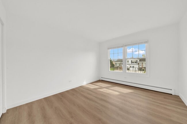 Building Photo - 8820 Robin Dr