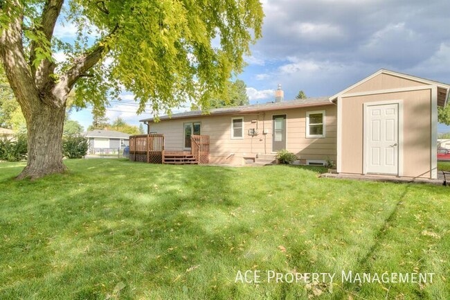 Building Photo - 2717 Lawndale Dr
