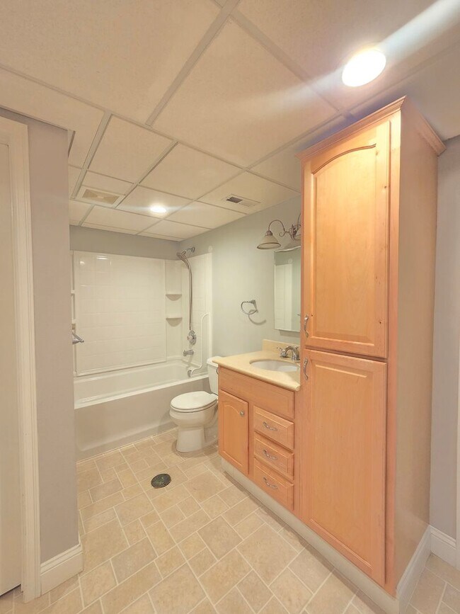 Building Photo - $2,600 - 3 Bed / 2 Bath Beautiful Craftsman Home by Manito Park