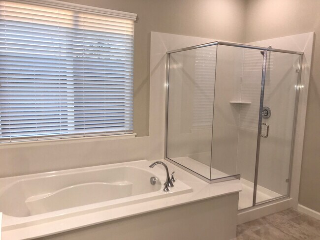 Building Photo - Stunning Like-New Rocklin One Story Home