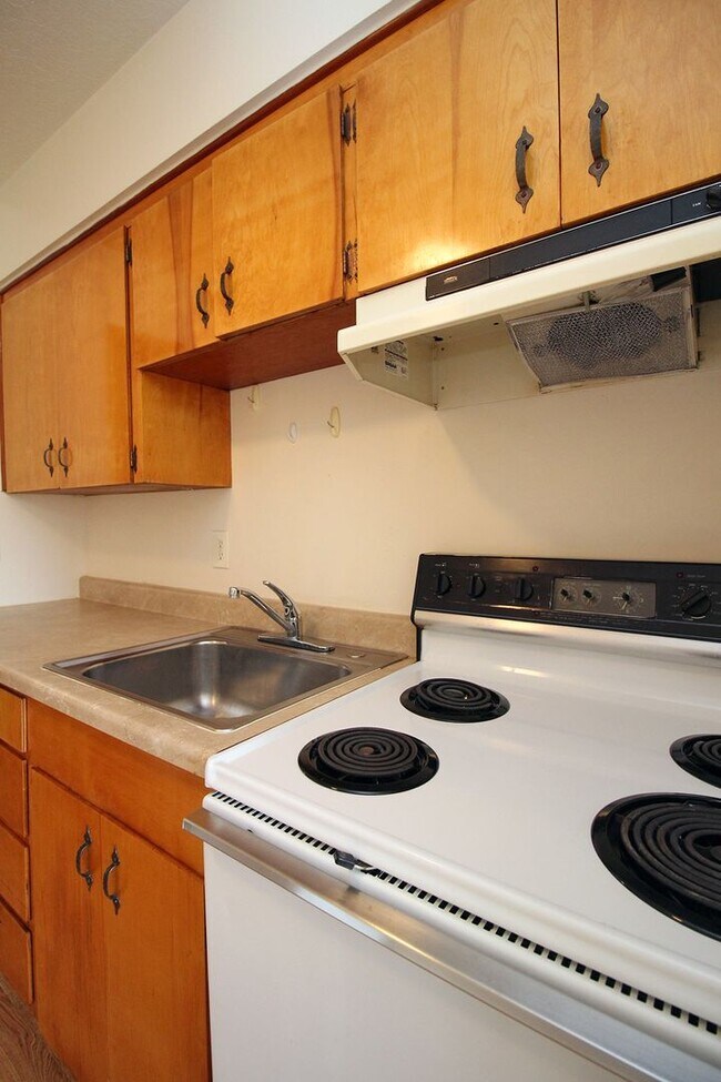 Building Photo - 7312-7334 N Lancaster Ave