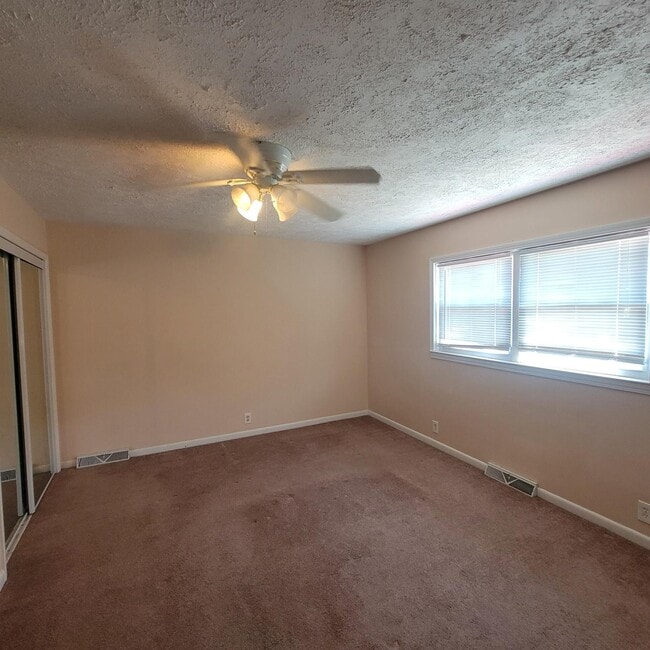 Building Photo - 419 Sheridan St