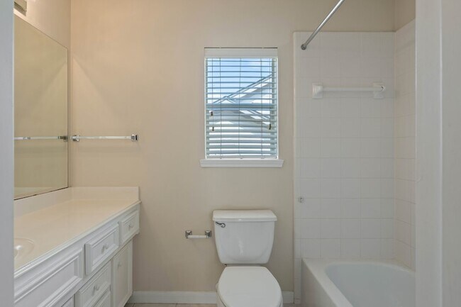 Building Photo - 1315 Anita St