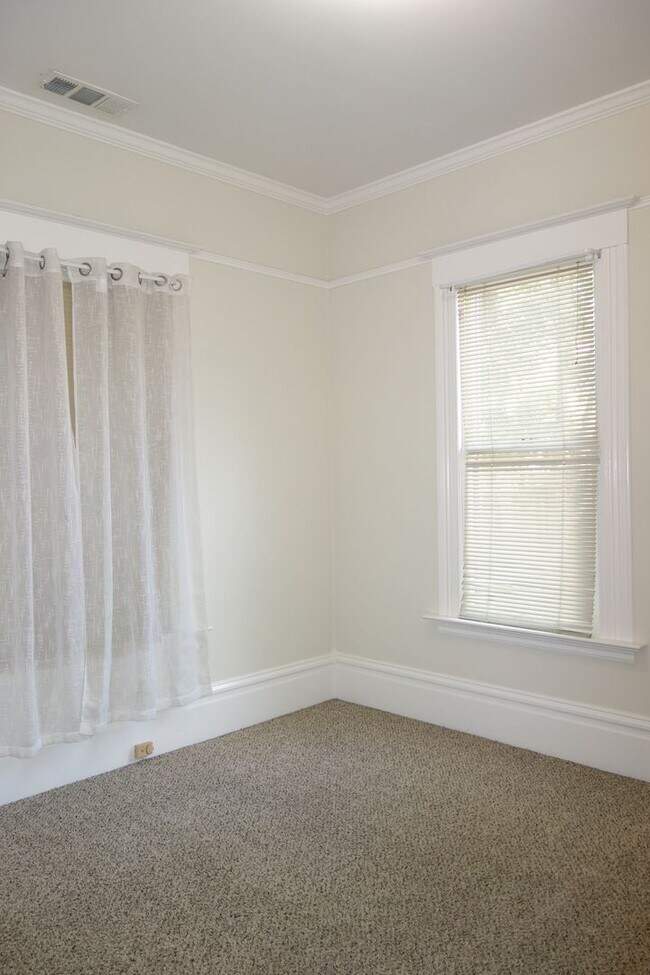 Building Photo - Charming 1910 Winters Home – 3 Bed, 2 Bath – Steps from Historic Downtown