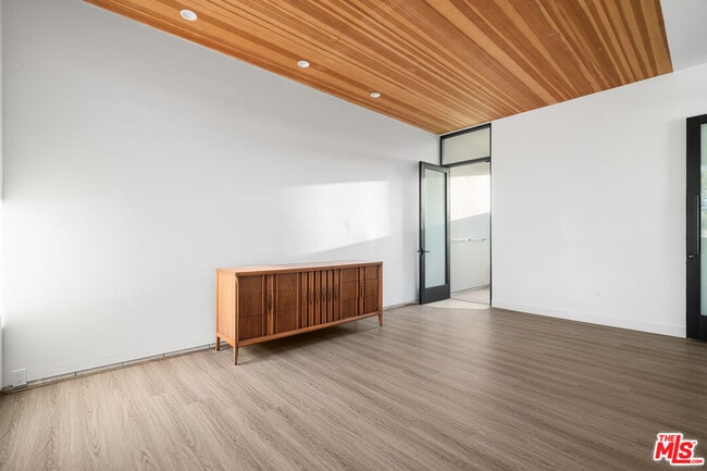 Building Photo - 800 Indiana Ave