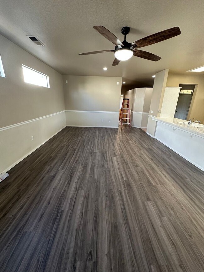 Building Photo - Lemoore’s finest