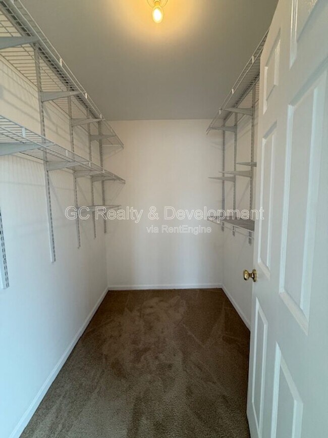 Building Photo - 468 Columbine Ln