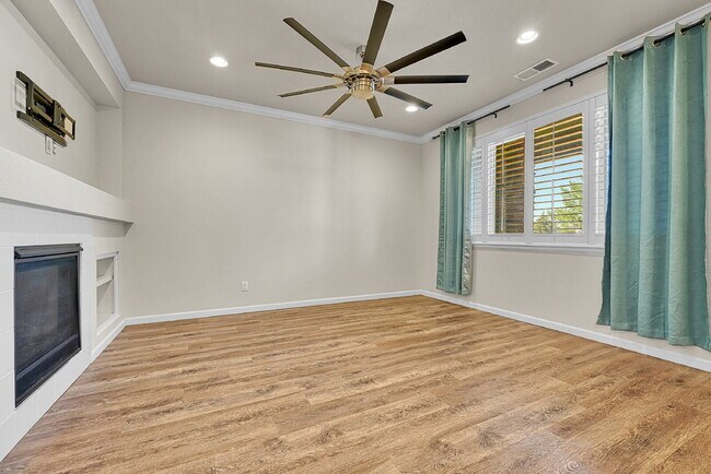 Building Photo - $2,699 - 2 Bed, 2.5 Bath Condo in Centenni...