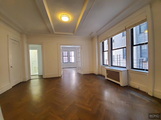 Primary Photo - 200 W 58th St